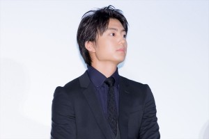 『きみと、波にのれたら』初日舞台挨拶に登場した伊藤健太郎