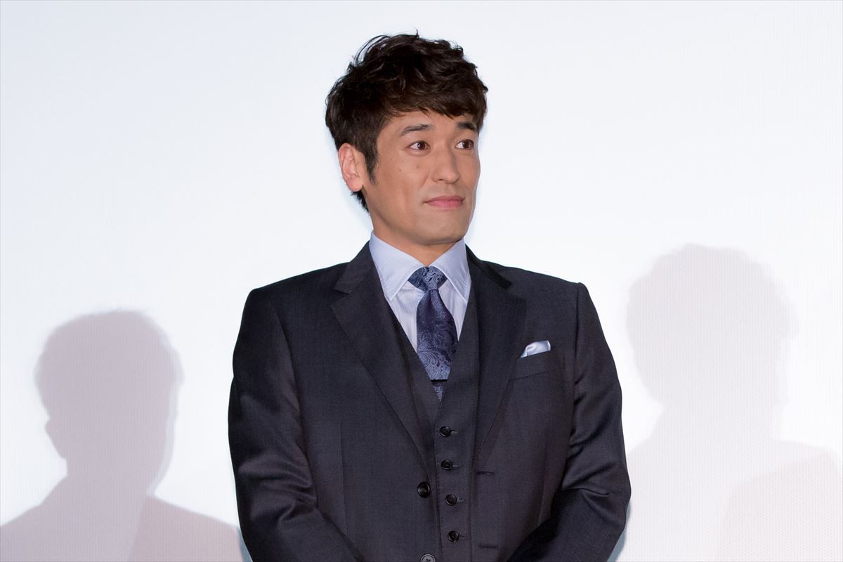  坂口健太郎、肉体美に自信？ 財前直見の“暴露”に会場大盛り上がり