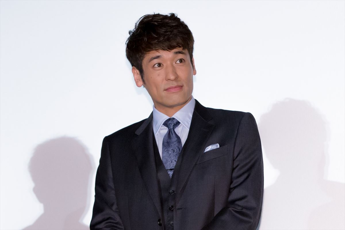  坂口健太郎、肉体美に自信？ 財前直見の“暴露”に会場大盛り上がり