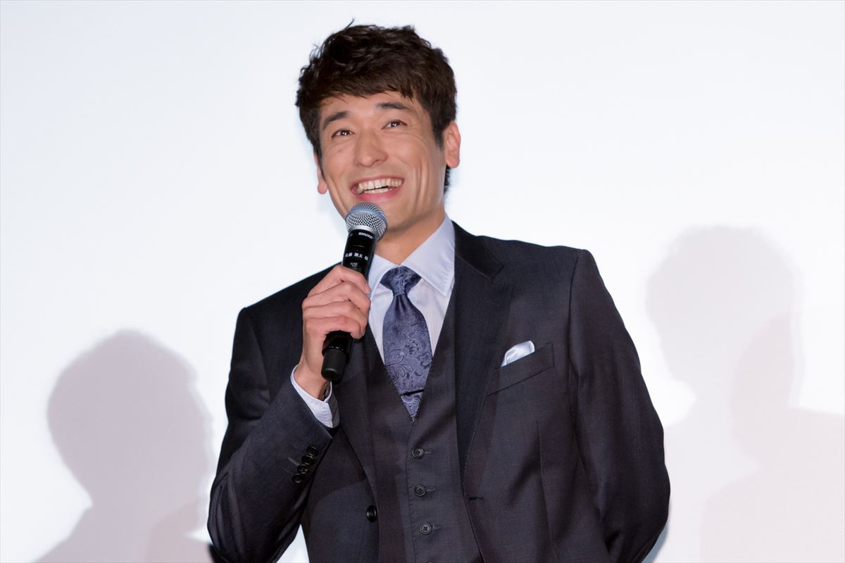  坂口健太郎、肉体美に自信？ 財前直見の“暴露”に会場大盛り上がり