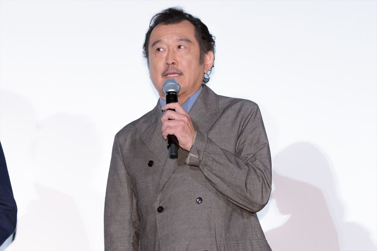  坂口健太郎、肉体美に自信？ 財前直見の“暴露”に会場大盛り上がり
