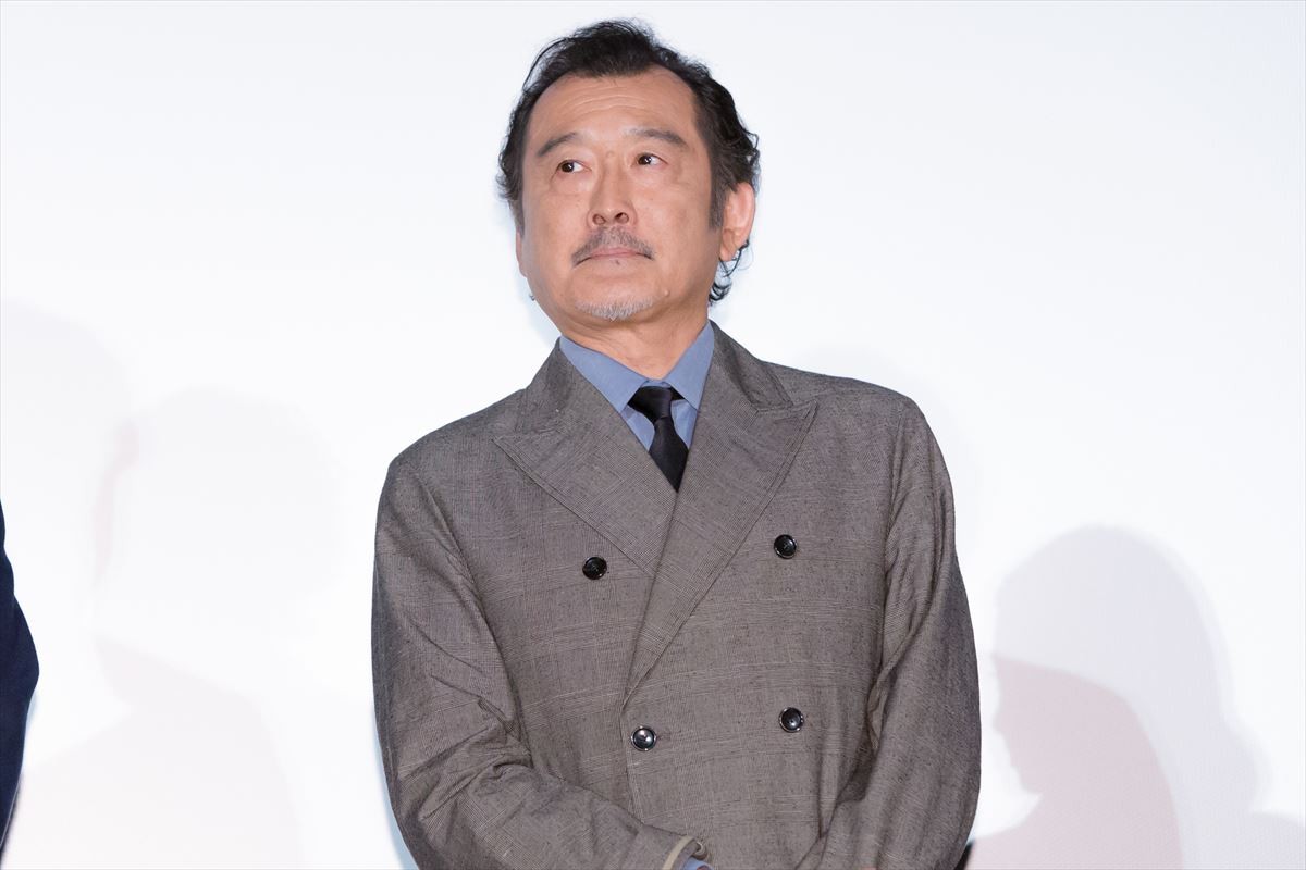  坂口健太郎、肉体美に自信？ 財前直見の“暴露”に会場大盛り上がり