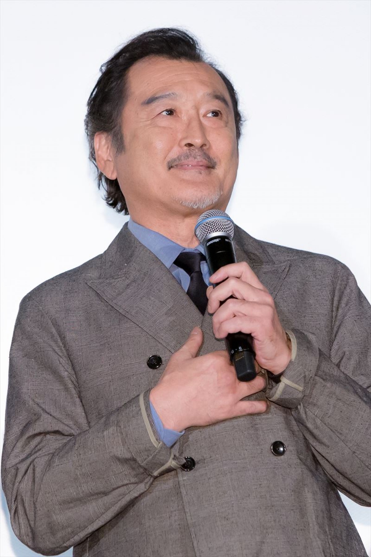  坂口健太郎、肉体美に自信？ 財前直見の“暴露”に会場大盛り上がり