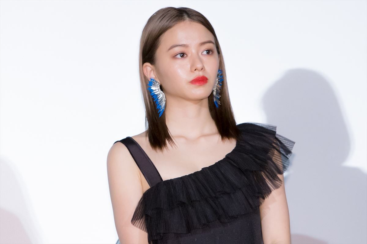  坂口健太郎、肉体美に自信？ 財前直見の“暴露”に会場大盛り上がり