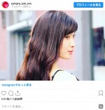 （左から）土屋太鳳、ドレッシーな装い ※『おしゃれイズム』インスタグラム