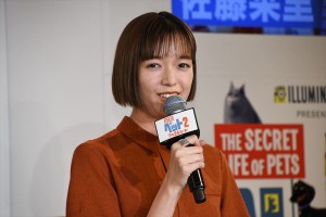映画『ペット2』吹替版完成会見に登場した佐藤栞里