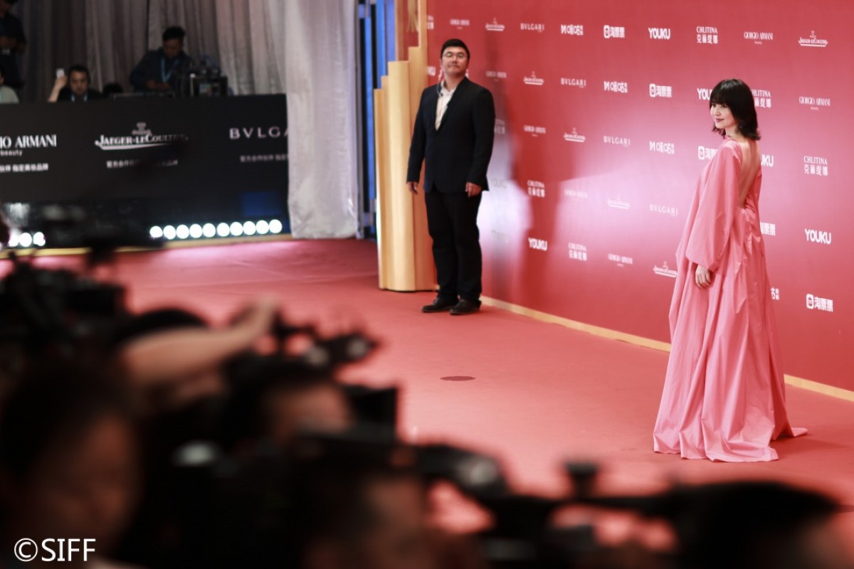 長澤まさみ、背中が開いた大胆ドレスで上海国際映画祭レッドカーペットに登場