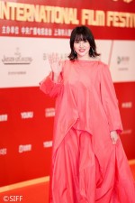 【写真】長澤まさみ、背中が開いた大胆ドレスで上海国際映画祭レッドカーペットに登場