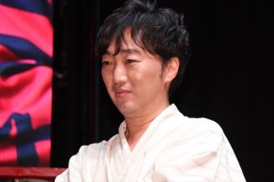 Netflix オリジナルシリーズ『ストレンジャー・シングス 未知の世界3』“夏祭り”イベントに登場した小沢一敬（スピードワゴン）