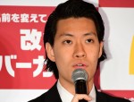 髪をセットした状態の粗品（霜降り明星）