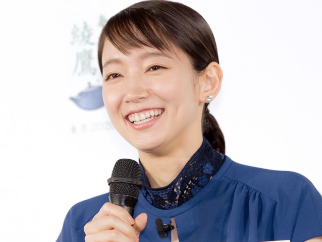 吉岡里帆、『綾鷹』イベントで思わず赤面