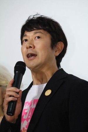 映画『こはく』完成披露上映会・舞台挨拶に登場した大橋彰（アキラ100％）