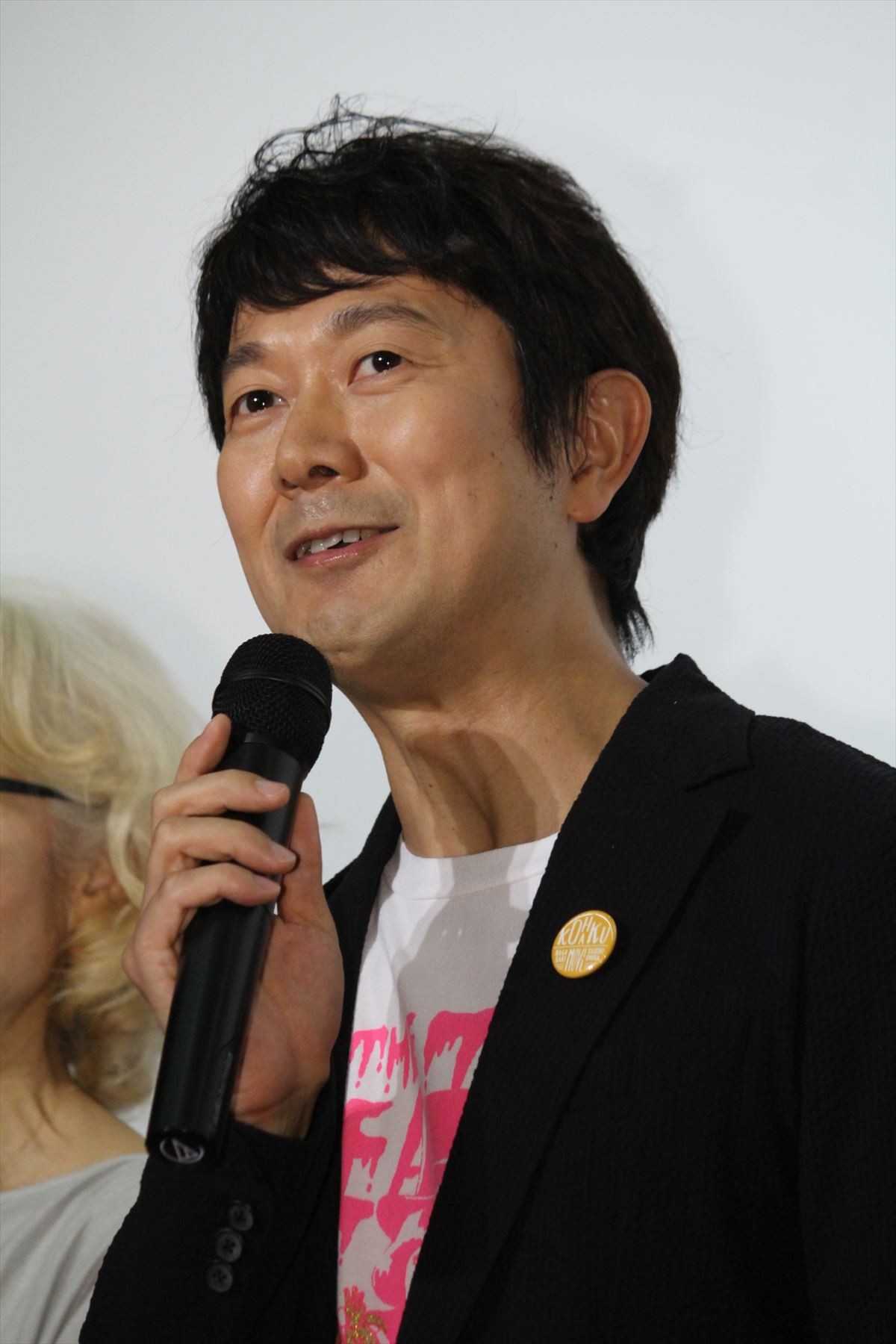 アキラ100％も「異常な緊張」 “裸芸”で遠藤久美子の妊娠を祝福