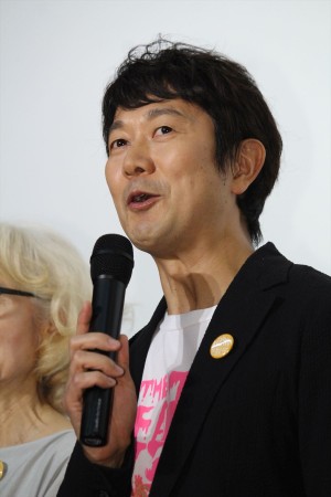 映画『こはく』完成披露上映会・舞台挨拶に登場した大橋彰（アキラ100％）