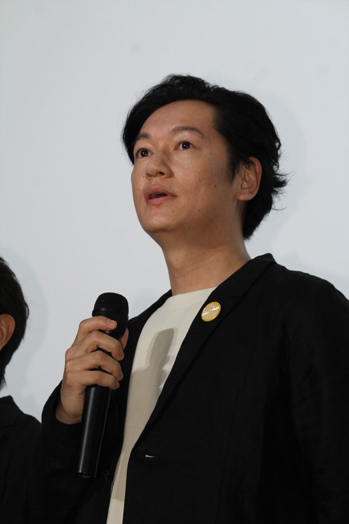 アキラ100％も「異常な緊張」 “裸芸”で遠藤久美子の妊娠を祝福