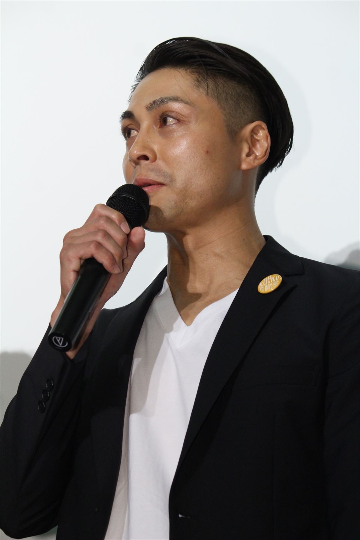アキラ100％も「異常な緊張」 “裸芸”で遠藤久美子の妊娠を祝福