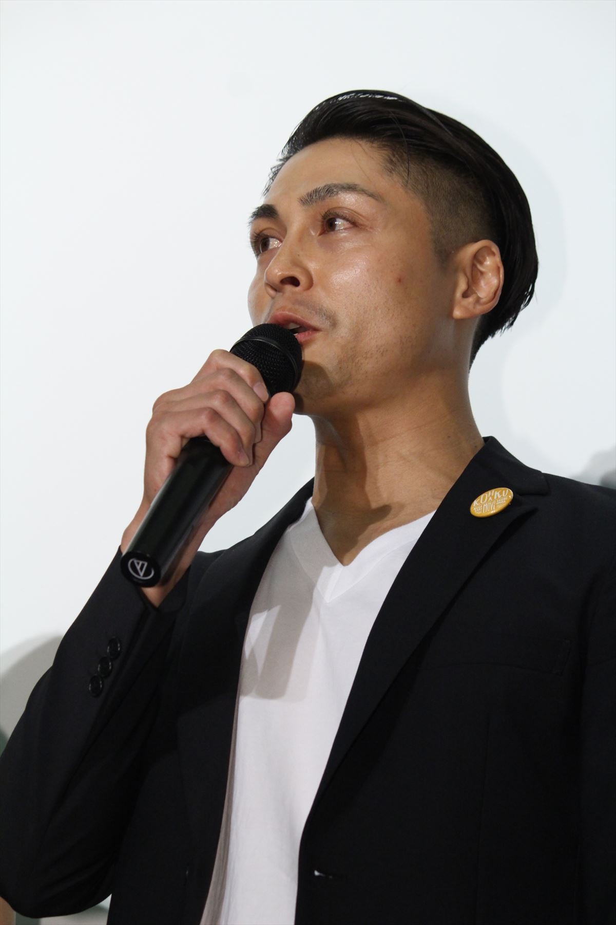 アキラ100％も「異常な緊張」 “裸芸”で遠藤久美子の妊娠を祝福