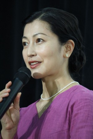 映画『こはく』完成披露上映会・舞台挨拶に登場した鶴田真由