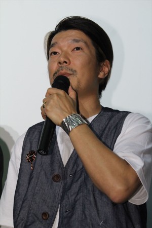 映画『こはく』完成披露上映会・舞台挨拶に登場した横尾初喜監督