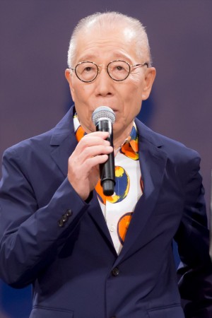 映画『アルキメデスの大戦』完成披露試写会に登壇した小林克也