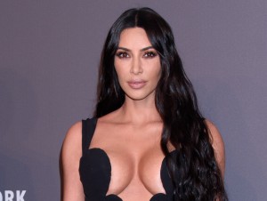 日本の着物の名が付く矯正下着ラインを発表したキム・カーダシアン