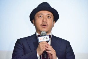 映画『凪待ち』初日舞台挨拶に登場した白石和彌監督