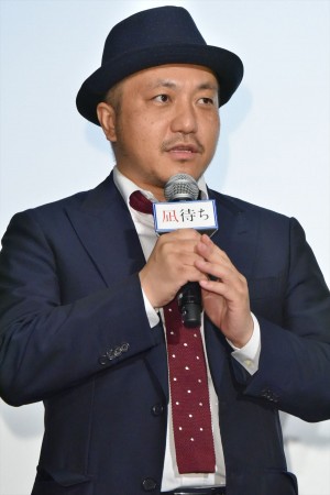 映画『凪待ち』初日舞台挨拶に登場した白石和彌監督
