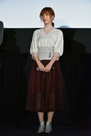 本田翼、『新聞記者』公開記念舞台挨拶に登場