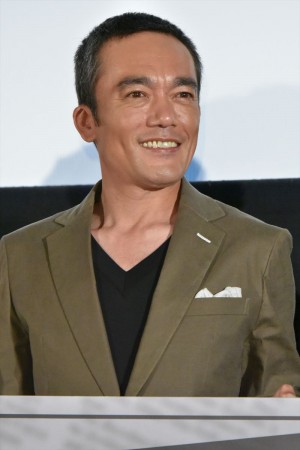 高橋和也、『新聞記者』公開記念舞台挨拶に登場