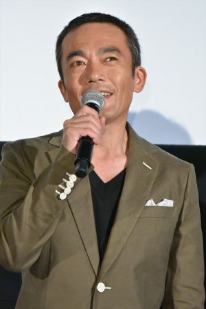 高橋和也、『新聞記者』公開記念舞台挨拶に登場