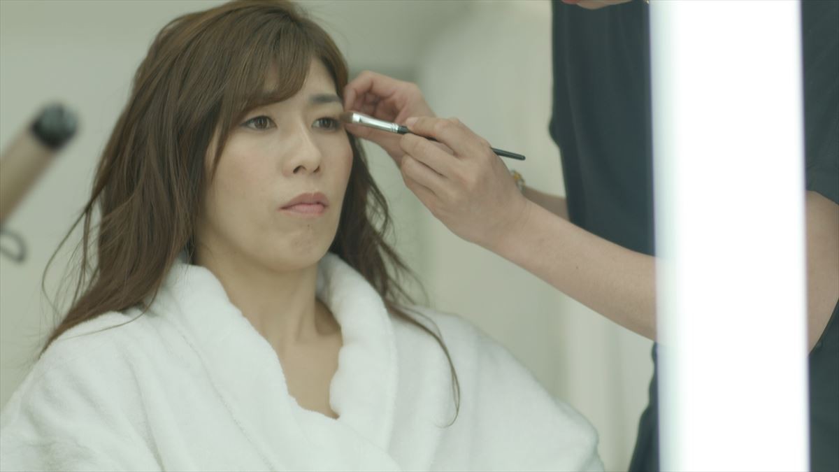吉田沙保里、初の下着モデルで美ボディ披露　“緊張”のメイキングカットも公開