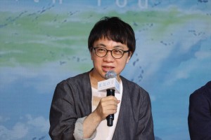 映画『天気の子』製作報告会見に登場した新海誠監督