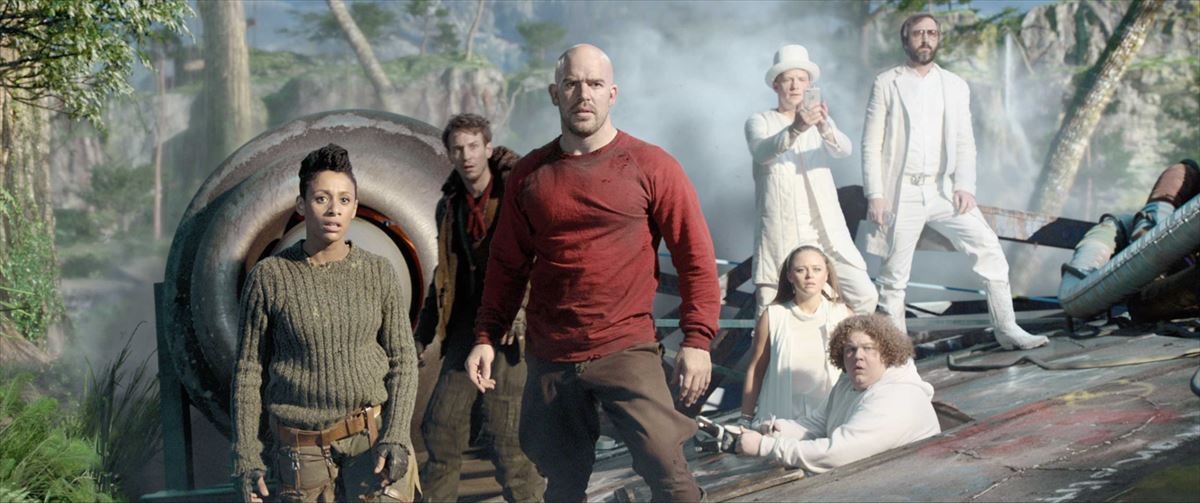 恐竜と素手で戦う！ “霊長類最強”スキンヘッド現る『アイアン・スカイ』本編