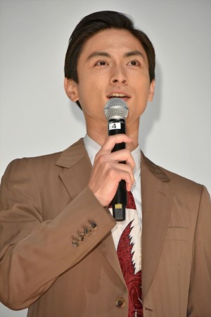 『アンダー・ユア・ベッド』舞台挨拶付き完成披露上映会に登場した高良健吾