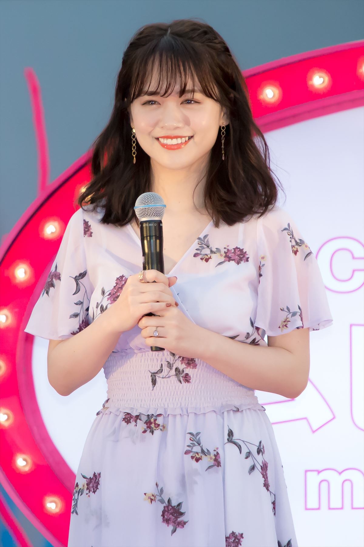 ゆうこす＆菜波、水着美女100名とプール開き 「もっとモテたい」野望語る