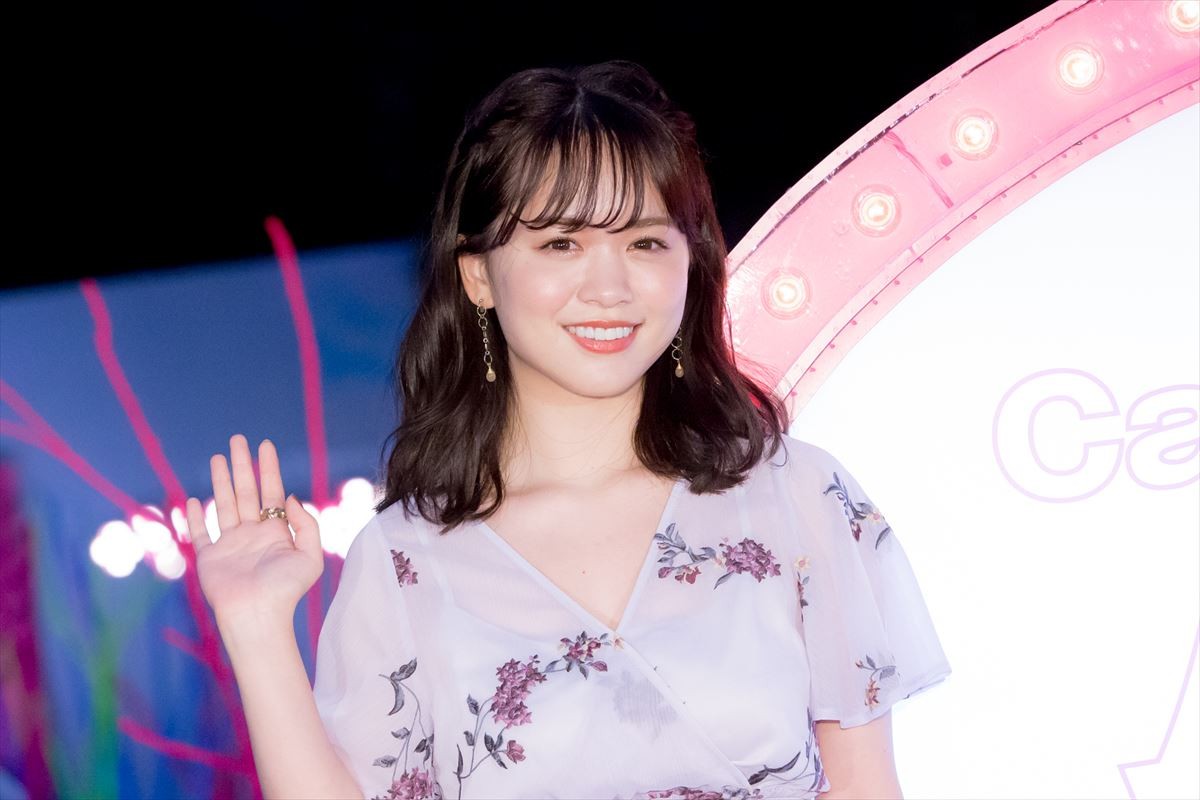 ゆうこす＆菜波、水着美女100名とプール開き 「もっとモテたい」野望語る