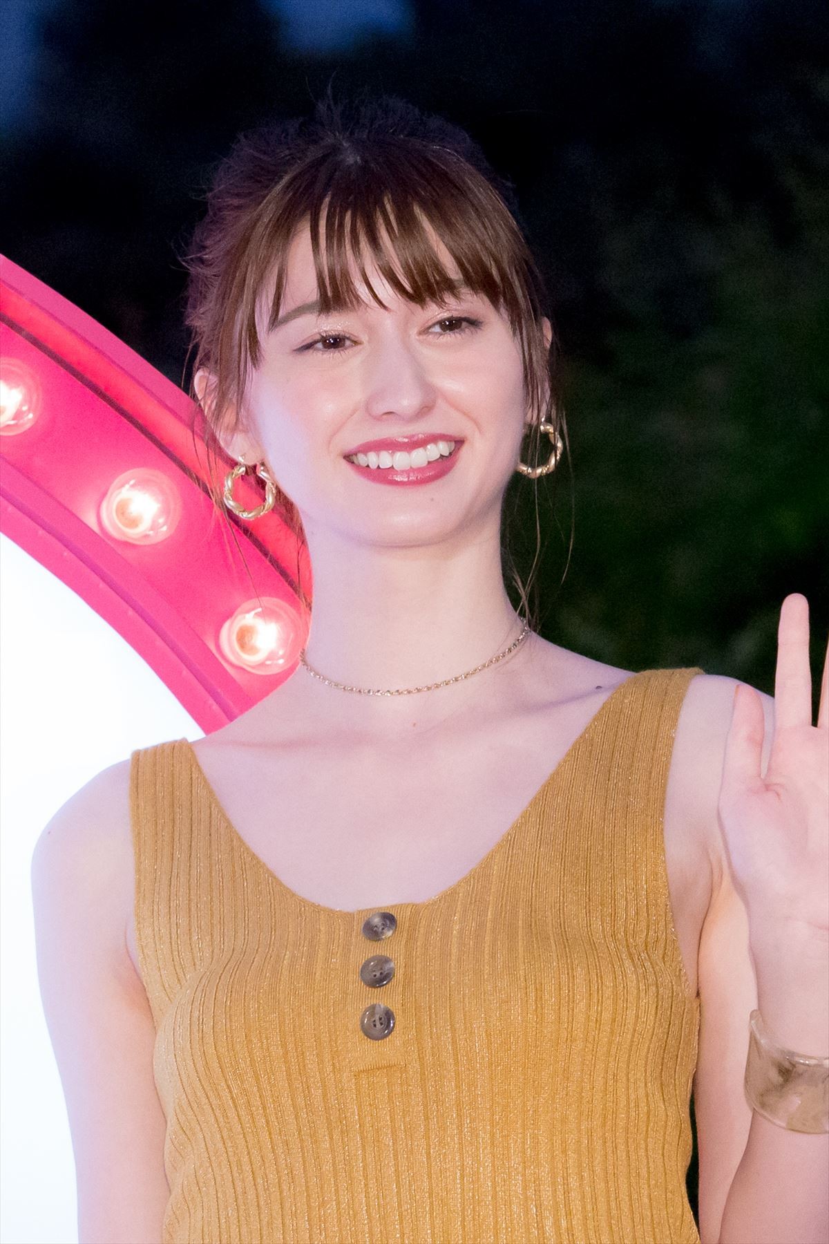 ゆうこす＆菜波、水着美女100名とプール開き 「もっとモテたい」野望語る