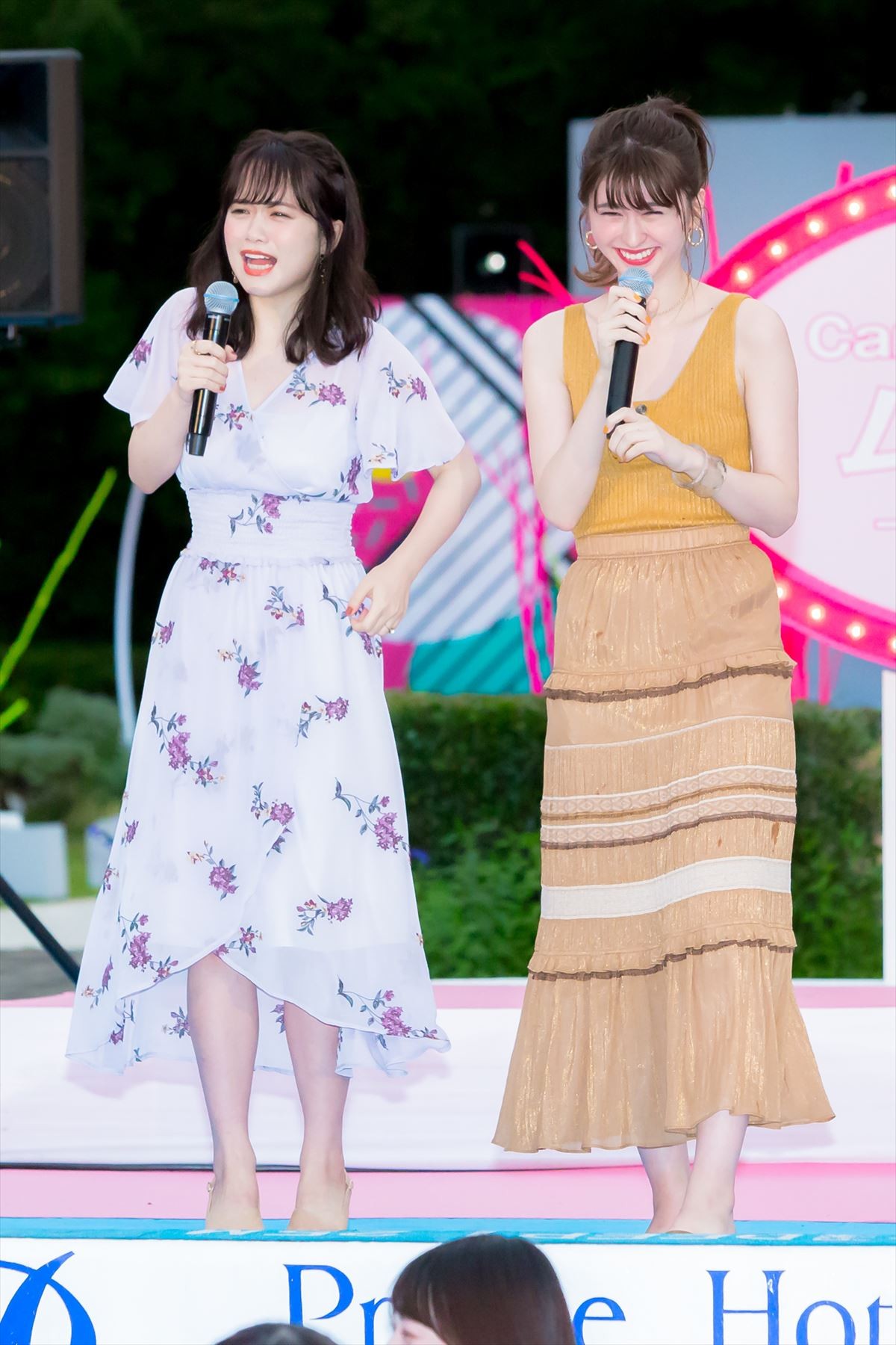 ゆうこす＆菜波、水着美女100名とプール開き 「もっとモテたい」野望語る