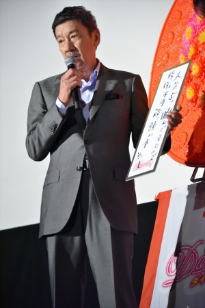 『Ｄｉｎｅｒ　ダイナー』初日舞台挨拶に登場した奥田瑛二