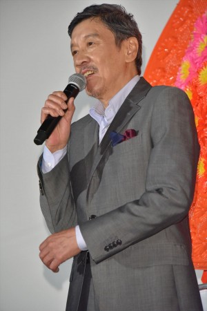 『Ｄｉｎｅｒ　ダイナー』初日舞台挨拶に登場した奥田瑛二