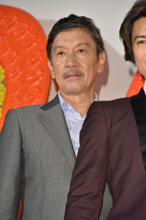 『Ｄｉｎｅｒ　ダイナー』初日舞台挨拶に登場した奥田瑛二