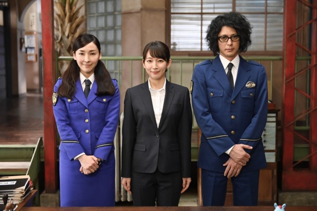 金曜ナイトドラマ『時効警察はじめました』出演陣（左から）麻生久美子、吉岡里帆、オダギリジョー