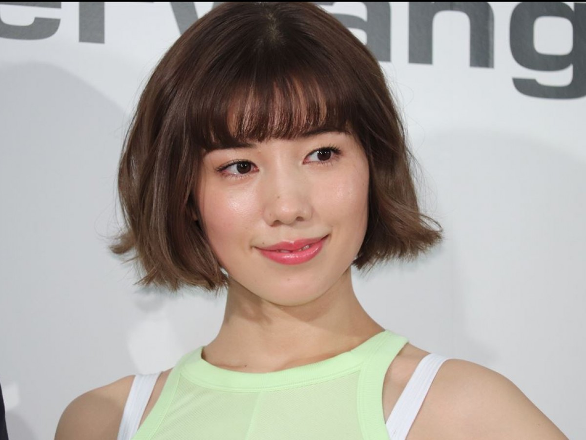 仲里依紗、3歳の頃の激カワショット公開　「人形みたい」と反響