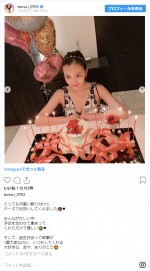 美女揃い！板野友美28歳のバースデーショット　※「板野友美」インスタグラム