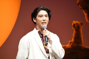 映画『ライオン・キング』プレミアム吹替版声優発表イベントに登場した賀来賢人