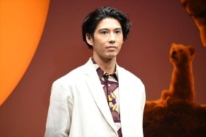 映画『ライオン・キング』プレミアム吹替版声優発表イベントに登場した賀来賢人