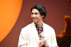 映画『ライオン・キング』プレミアム吹替版声優発表イベントに登場した賀来賢人
