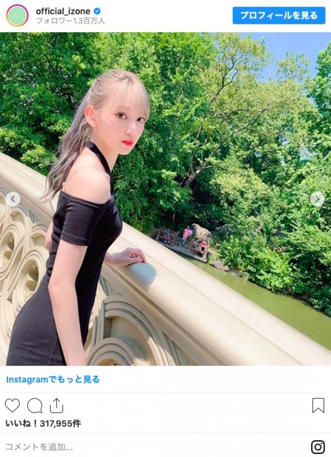 写真）IZ*ONE・宮脇咲良、ボディーラインくっきり スタイル抜群