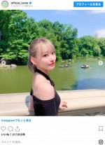 【写真】IZ*ONE・宮脇咲良、スタイル抜群ショット披露