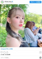 金髪ポニテ、ぴったりワンピの宮脇咲良 ※「IZ*ONE」インスタグラム